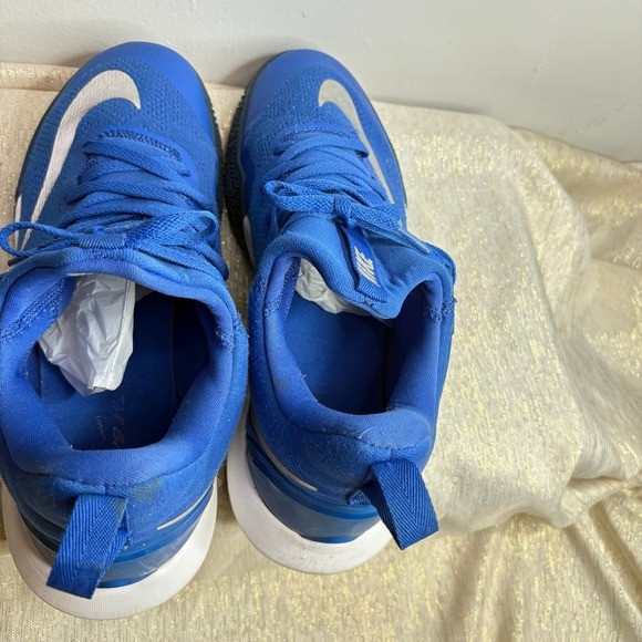 Athletic_Shoes